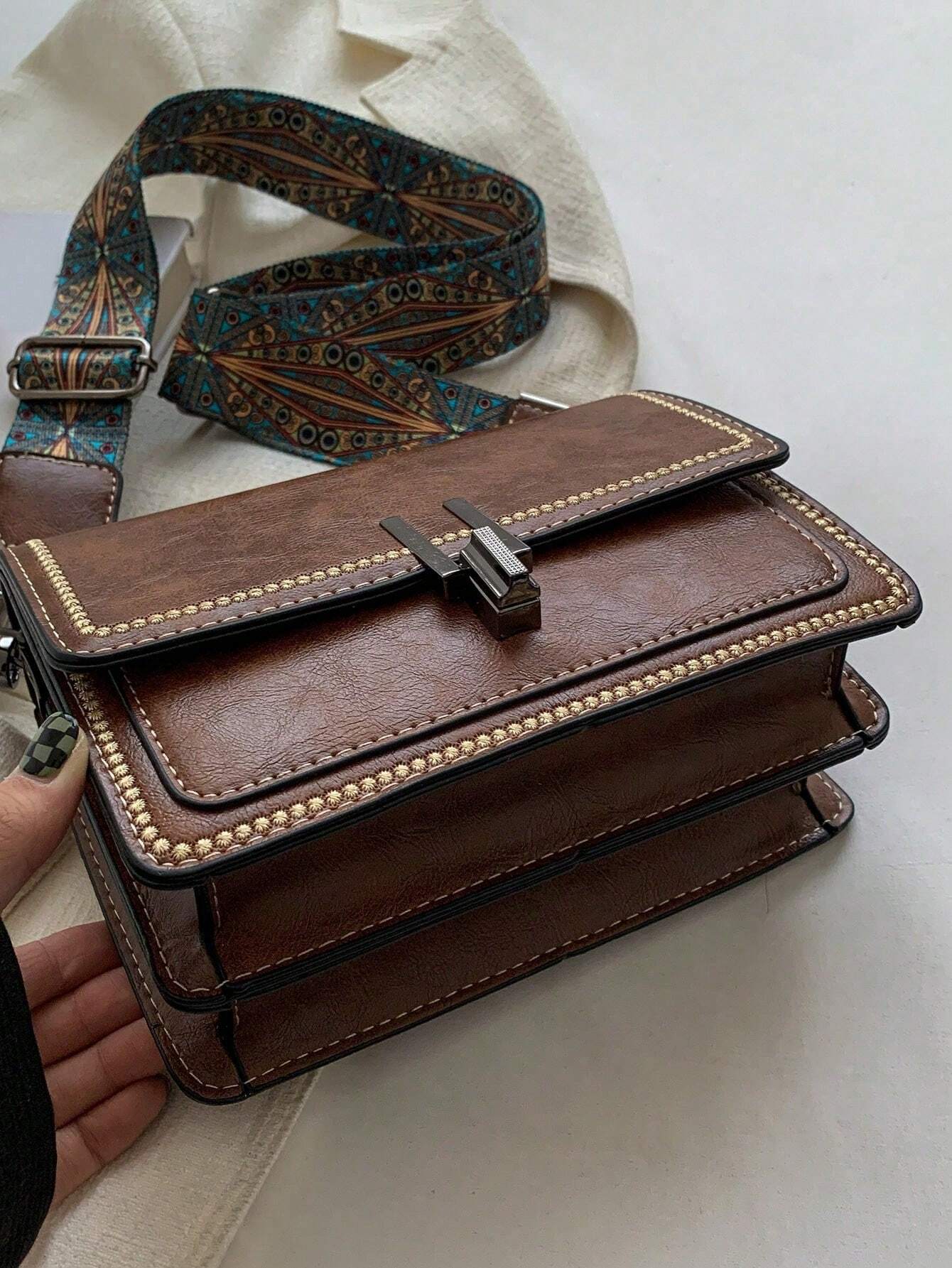 حقيبة كروس بودي كلاسيكية وأنيقة متعددة الاستخدامات بطراز عتيق مناسبة للخريف والشتاء، قابلة للتعديل والحمل على الكتف، حزام بسيط وواسع، مناسبة للذهاب للعمل والتسوق والمواعدة - الصورة 6