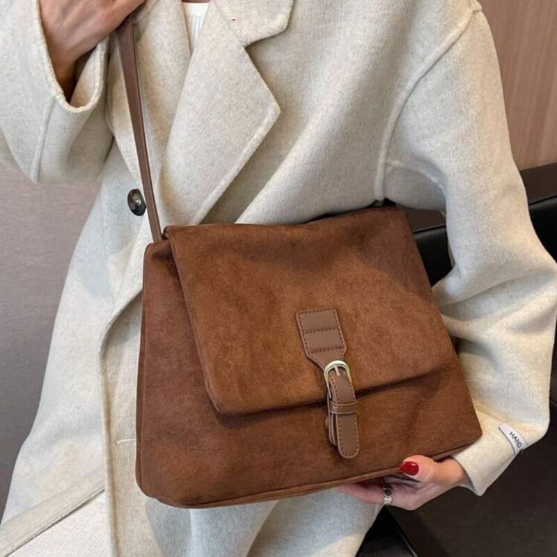 حقيبة كروسبودي سعة كبيرة ذات لون أحادي