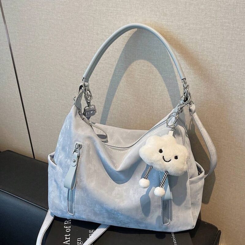 حقيبة كتف بسعة كبيرة وتصميم عصري