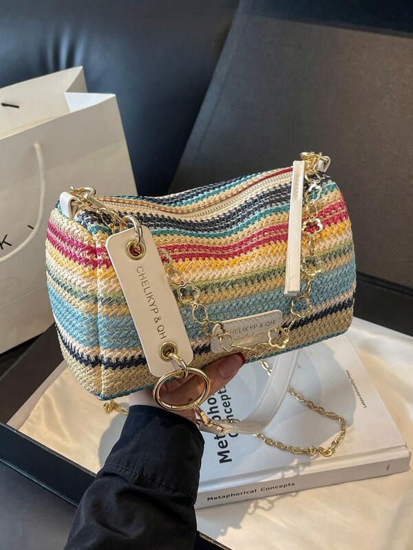 حقيبة كتف مصنوعة من القش المنسوج بتصميم مخطط