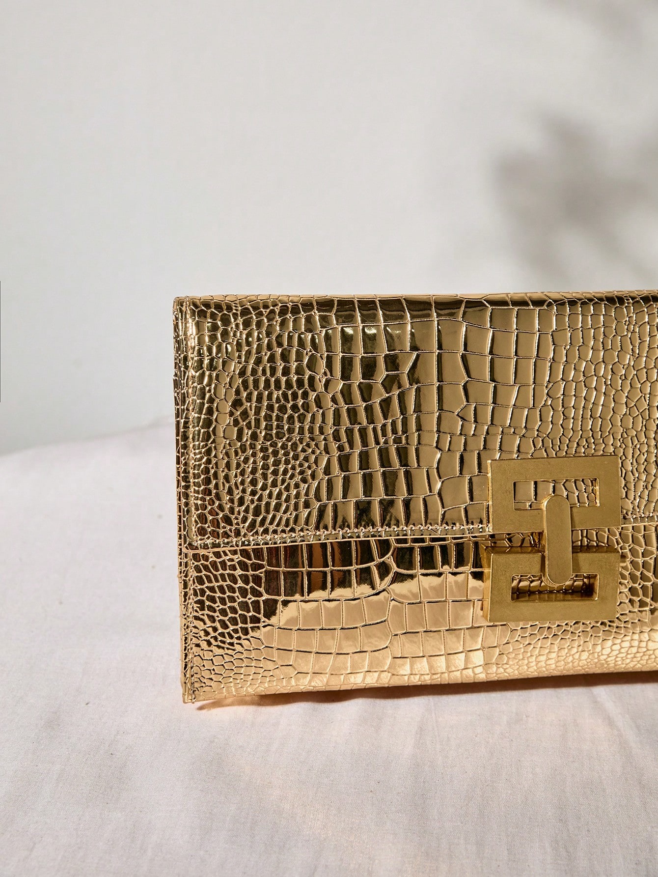 حقيبة يد فاخرة ذات لون أحادي وطراز حجري أنيق، حقيبة كلاتش عصرية للنساء هدايا عيد الميلاد والشتاء - الصورة 4