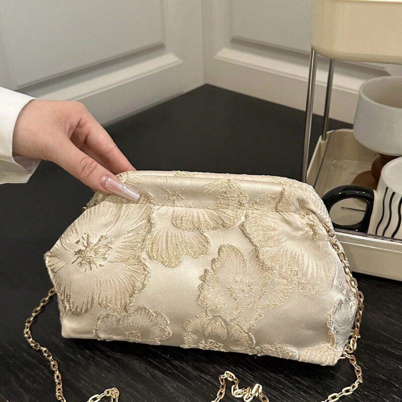 حقيبة كلاتش مطرزة بالزهور والكشكشة، مناسبة لحفلات المساء والزفاف والمناسبات الاحتفالية، هدية لعيد الأم والعروس والوصيفة. حقيبة يد من قماش الكتان والشبك والترتر بتصميم السحابة للاستخدام اليومي والعطلات والحفلات