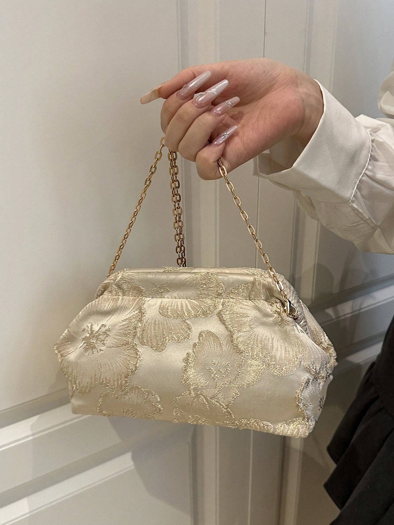 حقيبة كلاتش مطرزة بالزهور والكشكشة، مناسبة لحفلات المساء والزفاف والمناسبات الاحتفالية، هدية لعيد الأم والعروس والوصيفة. حقيبة يد من قماش الكتان والشبك والترتر بتصميم السحابة للاستخدام اليومي والعطلات والحفلات - الصورة 5