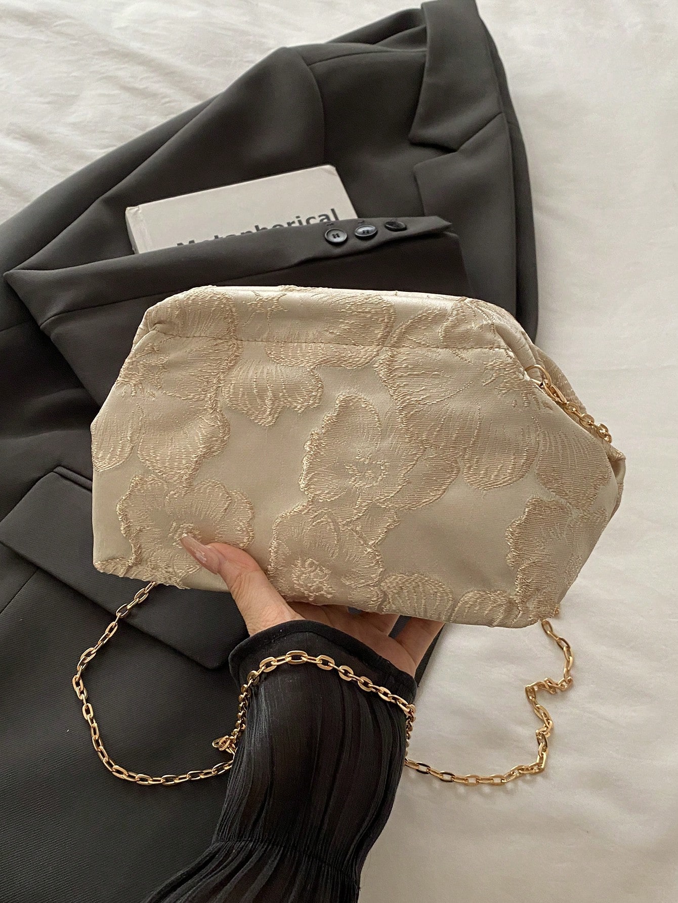 حقيبة كلاتش مطرزة بالزهور والكشكشة، مناسبة لحفلات المساء والزفاف والمناسبات الاحتفالية، هدية لعيد الأم والعروس والوصيفة. حقيبة يد من قماش الكتان والشبك والترتر بتصميم السحابة للاستخدام اليومي والعطلات والحفلات - الصورة 2