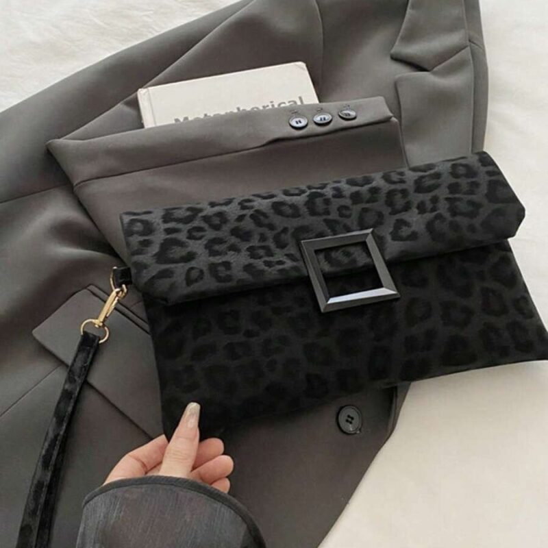 حقيبة كلاتش للنساء، حقيبة مربعة صغيرة ذات طبعة نمر عصرية، حقيبة يد بغطاء