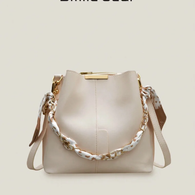 حقيبة سلة من الجلد الصناعي (PU) مع تفاصيل سلسلة، حقيبة كروس بودي للنساء